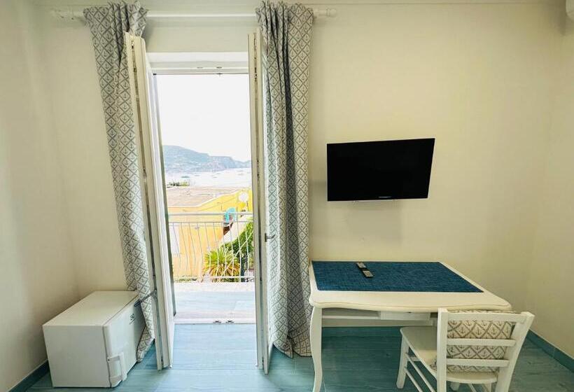 Номер Стандарт Вид на Море с Балконом, Sky Ponza   Immobilevante