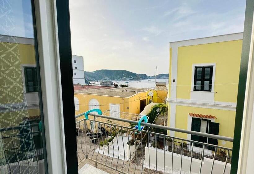 オーシャンビュースタンダードルームバルコニー付き, Sky Ponza   Immobilevante