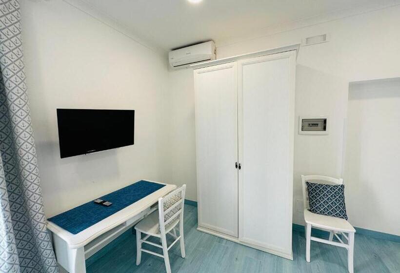 اتاق استاندارد با بالکن و چشم‌انداز دریا, Sky Ponza   Immobilevante