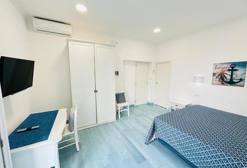 オーシャンビュースタンダードルームバルコニー付き, Sky Ponza   Immobilevante