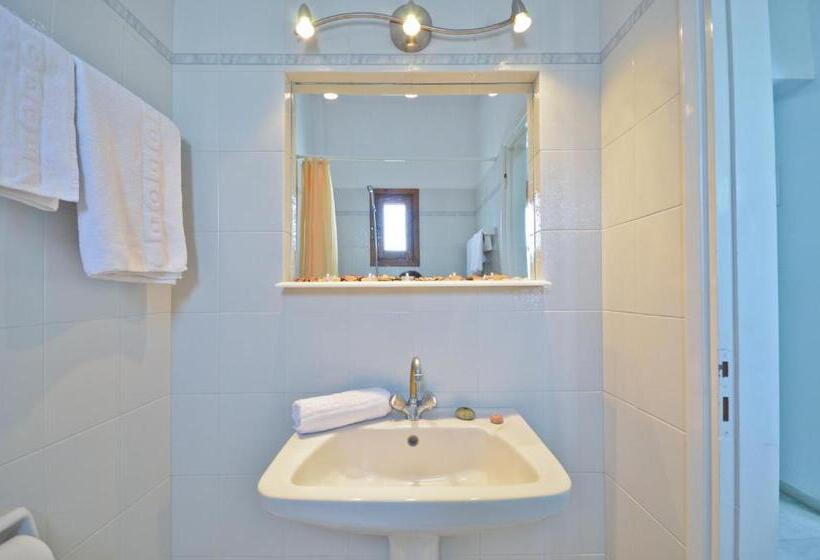 إستوديو قياسى, Birikos Studios & Apartments