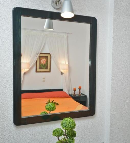 استوديو إقتصادى, Birikos Studios & Apartments