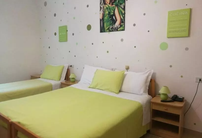 スタンダードトリプルルーム, Albergo Stella