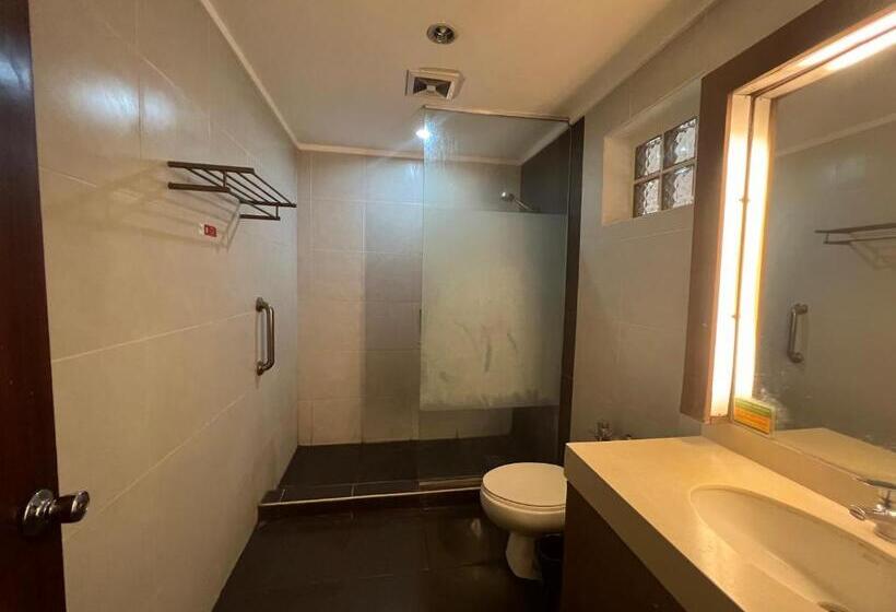 Номер Deluxe, Century Plaza
