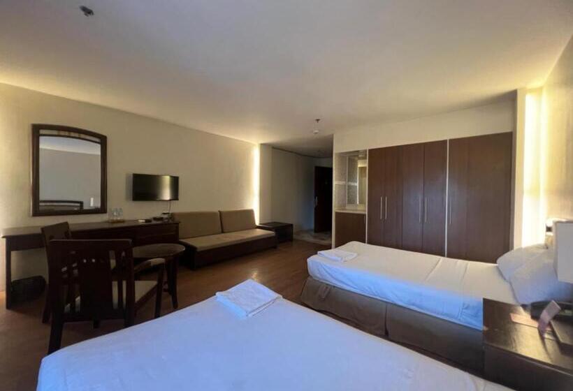Номер Deluxe, Century Plaza