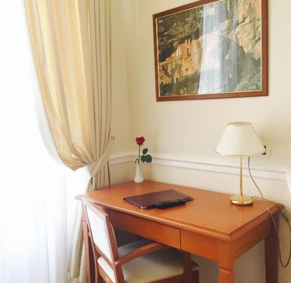 חדר סופריור, Claila