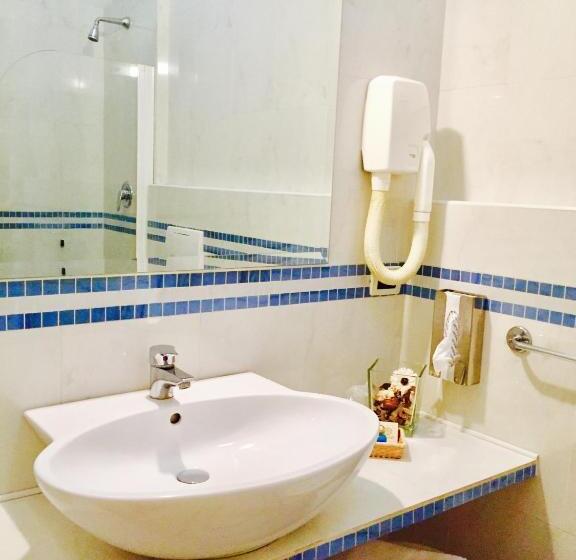 חדר סופריור, Claila