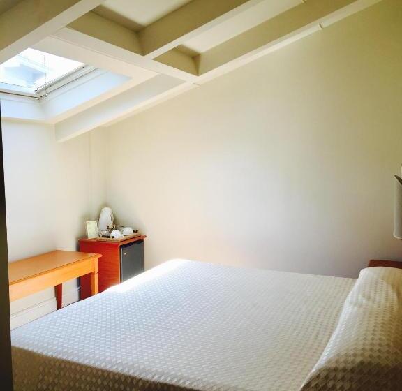 חדר פנטהאוז, Claila