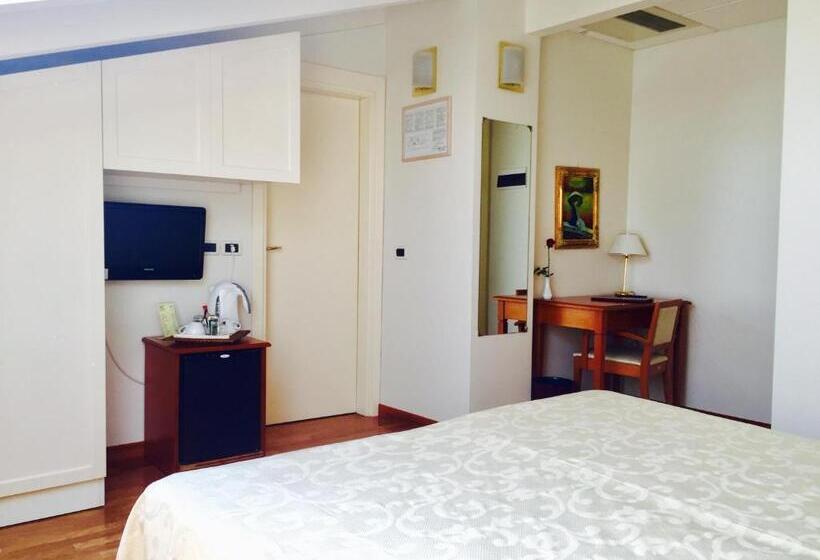 חדר פנטהאוז, Claila