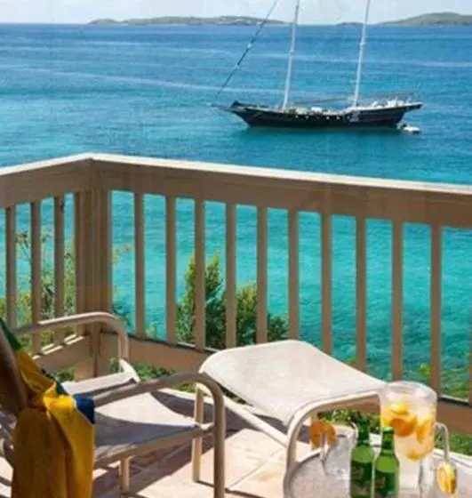 سوییت با چشم‌انداز دریا, Gallows Point Resort