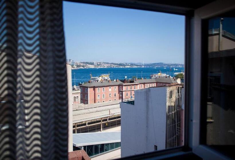 景色の見えるスタンダード４人部屋, Istanbul Sirkeci