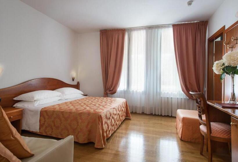 חדר סטנדרט לשלושה, La Villetta