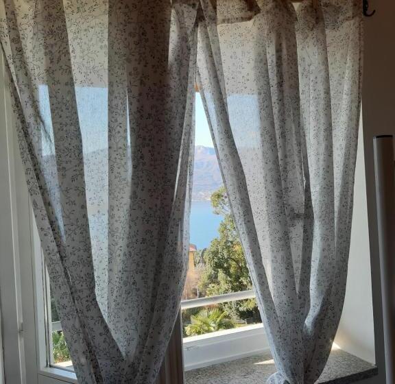 ルームシェアのワンベッド, Ostello Verbania