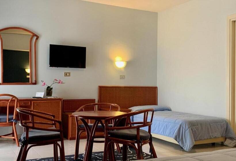 Трехместный Номер Deluxe, River Park