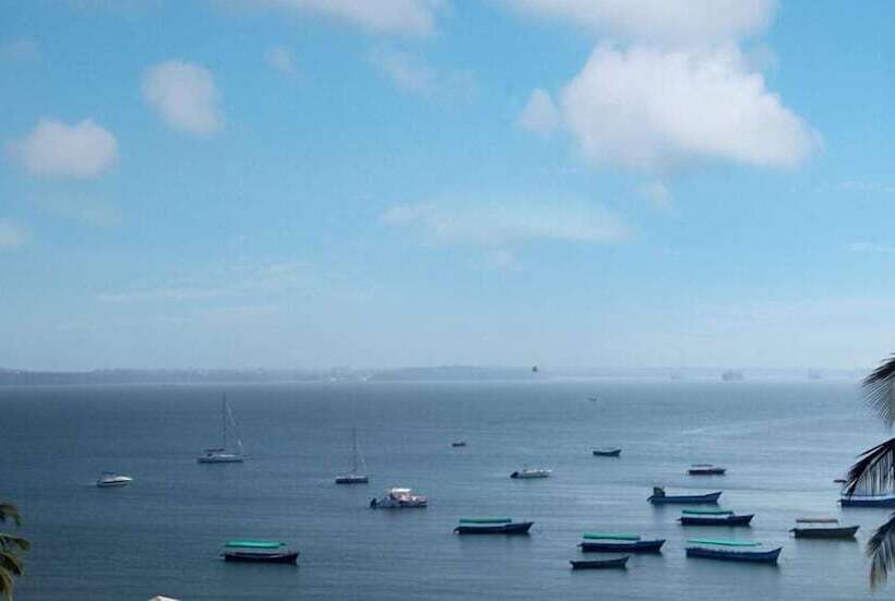 Deluxe Room with Balcony, The Hawaii Comforts
