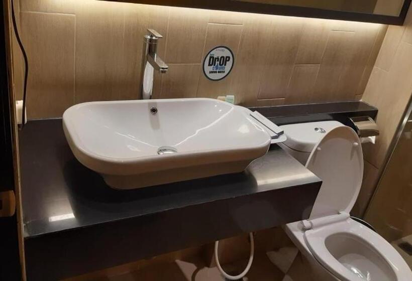 キングサイズベッドのスーペリアルーム, Le Polonia Medan Managed By Topotels