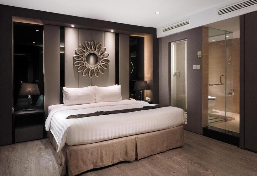 디럭스 룸 킹사이즈 침대, Le Polonia Medan Managed By Topotels