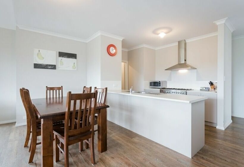 Дом 2 Спальни, Cosy Corner By The Bnb Collection