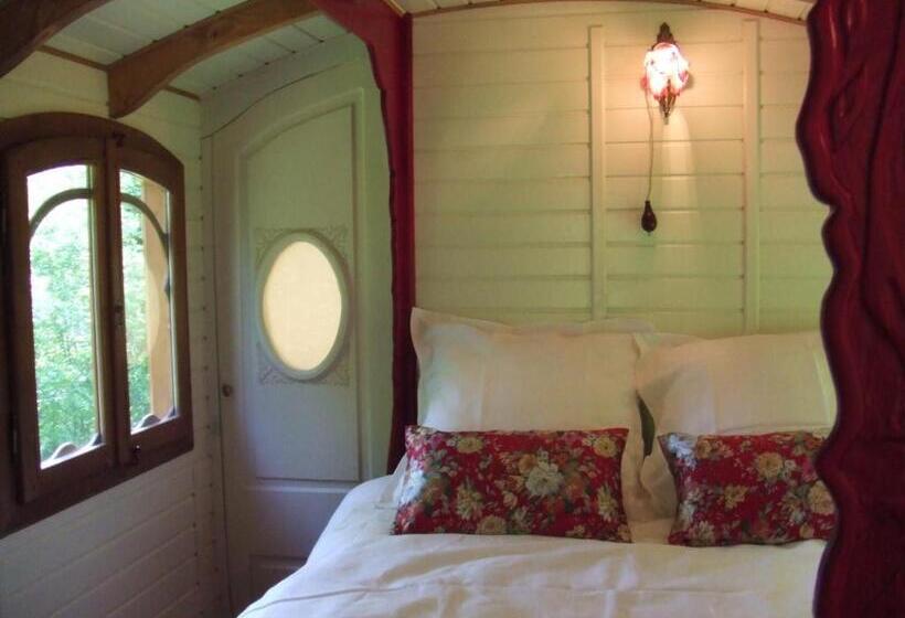 标准房带园景, La Hulotte