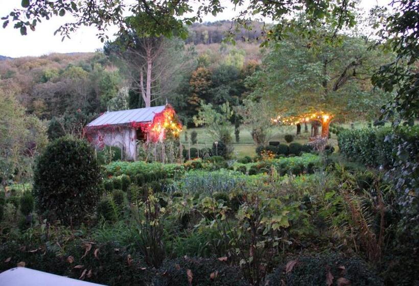 标准房带园景, La Hulotte