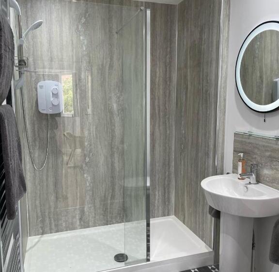 스탠다드 룸 킹사이즈 침대, Watts Lodge