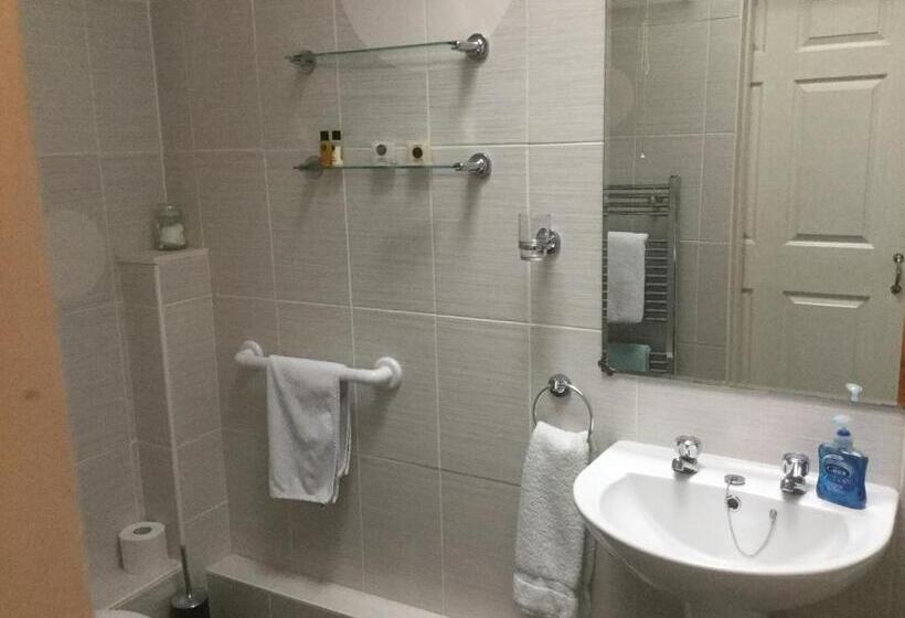 스탠다드 룸 킹사이즈 침대, Watts Lodge