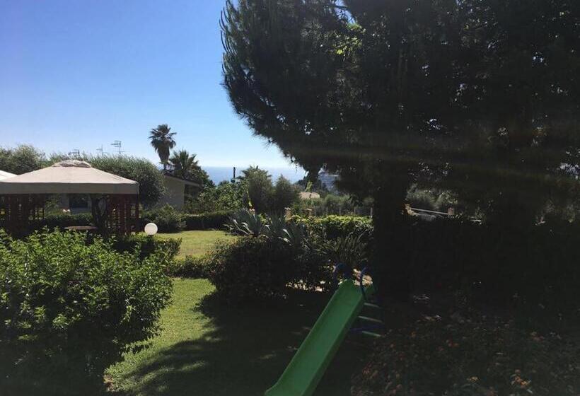 스탠다드 스튜디오, Delta Club Residence