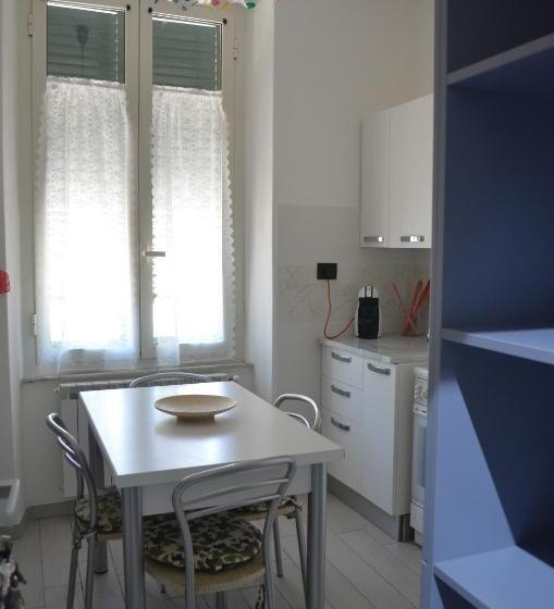 חדר משפחתי, La Muraria