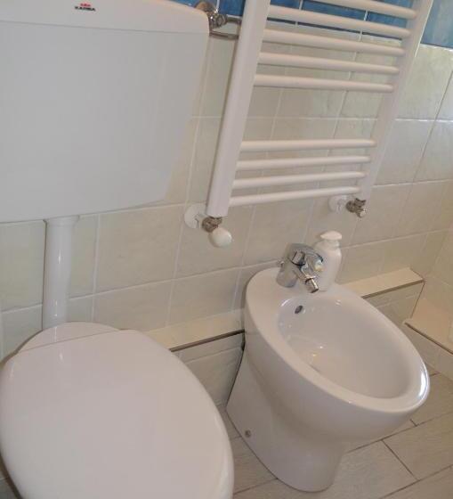 חדר משפחתי, La Muraria