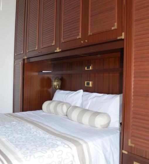 חדר משפחתי, La Muraria