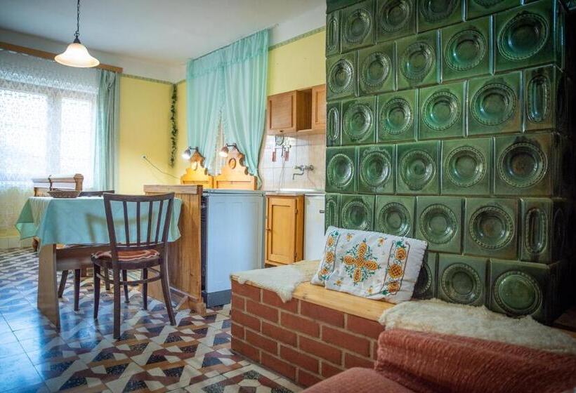 דירת חדר בקומת קרקע, Zempléni Szálláshely