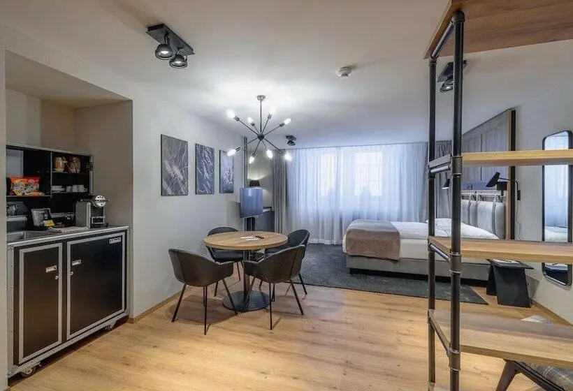 スタンダードスタジオ, Alpine Inn Davos