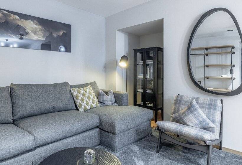 스탠다드 스튜디오, Alpine Inn Davos