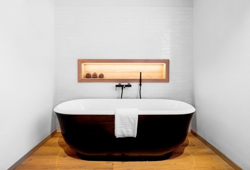 스탠다드 스튜디오, Alpine Inn Davos