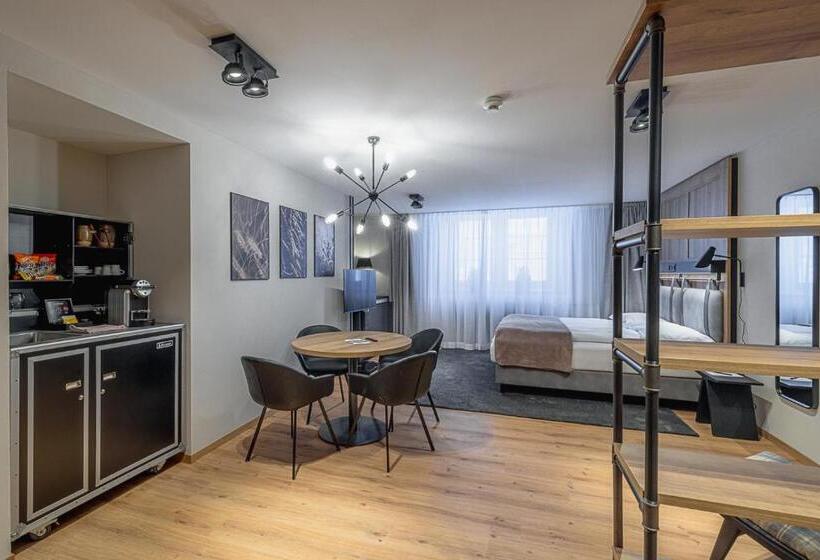 스탠다드 스튜디오, Alpine Inn Davos