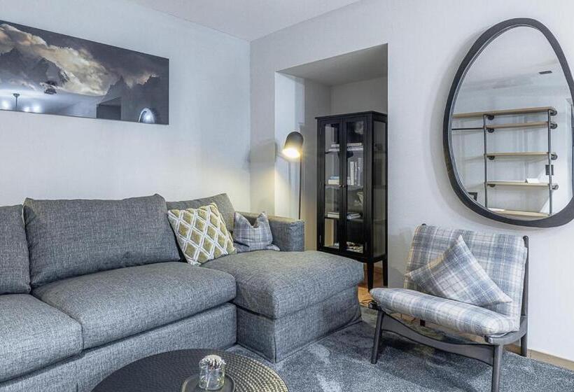 스탠다드 스튜디오, Alpine Inn Davos