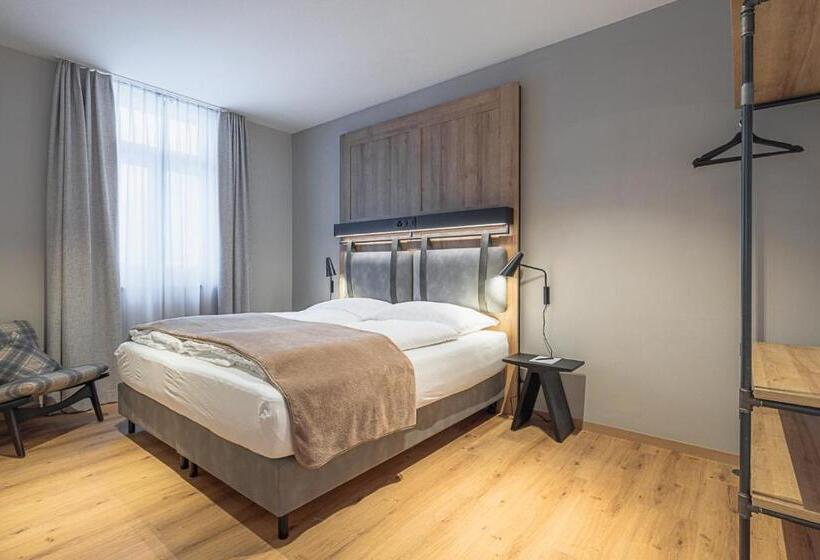 스위트, Alpine Inn Davos