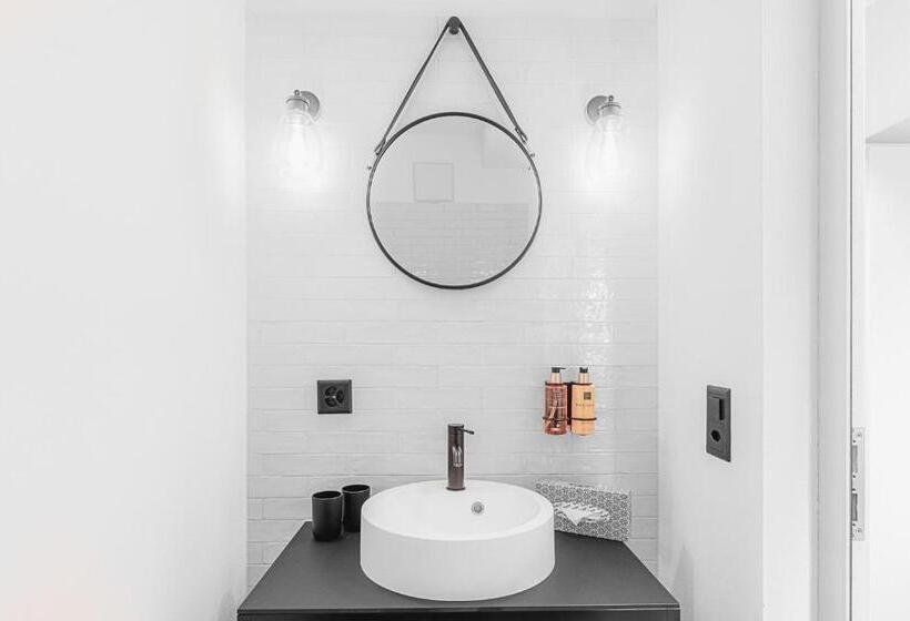 스위트, Alpine Inn Davos