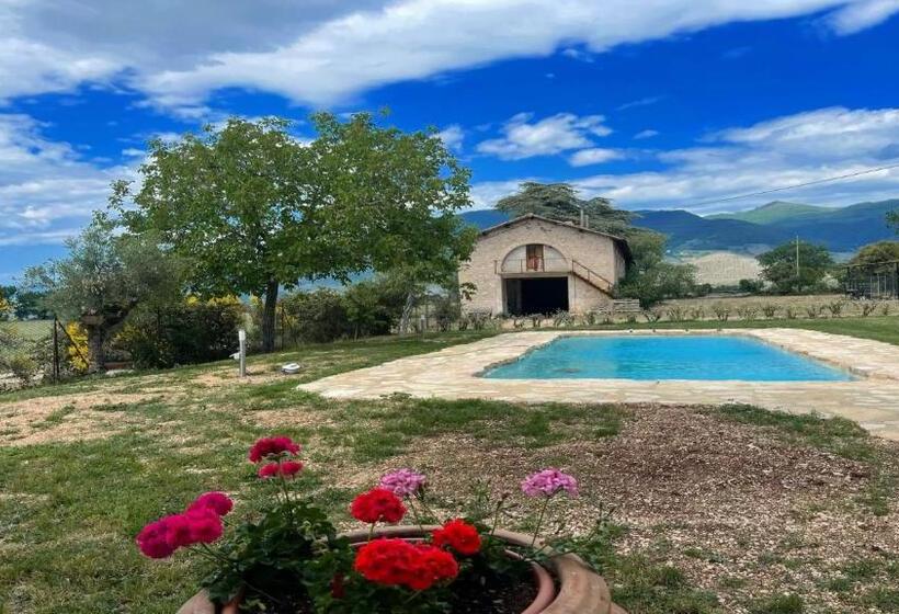 خانه 1 خوابه, Exclusive Pool Open All Year Spoleto Biofarm Slps 8 Village Shops, Bar1 Km 6