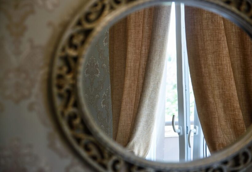 Quarto Estandar, Achtis