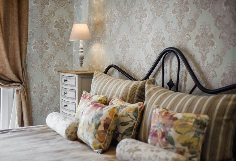 חדר סטנדרט, Achtis