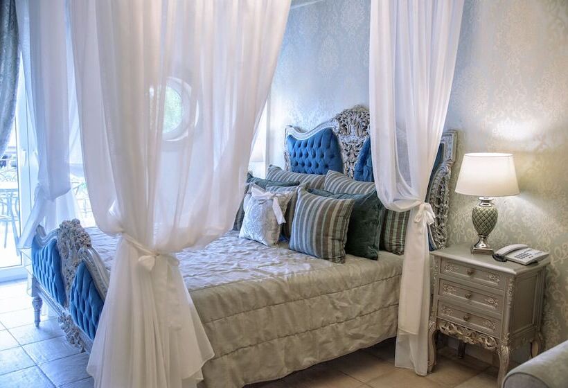 Quarto Familiar, Achtis