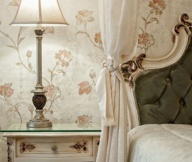 חדר משפחתי, Achtis