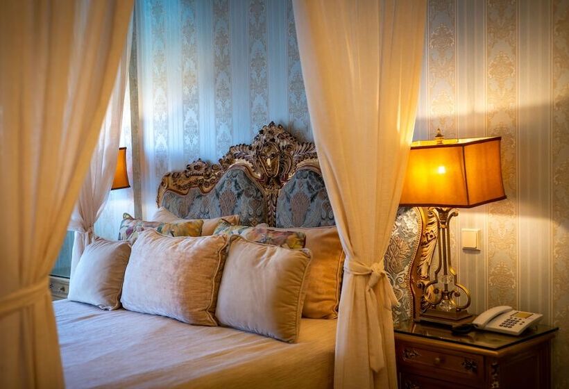 חדר משפחתי, Achtis