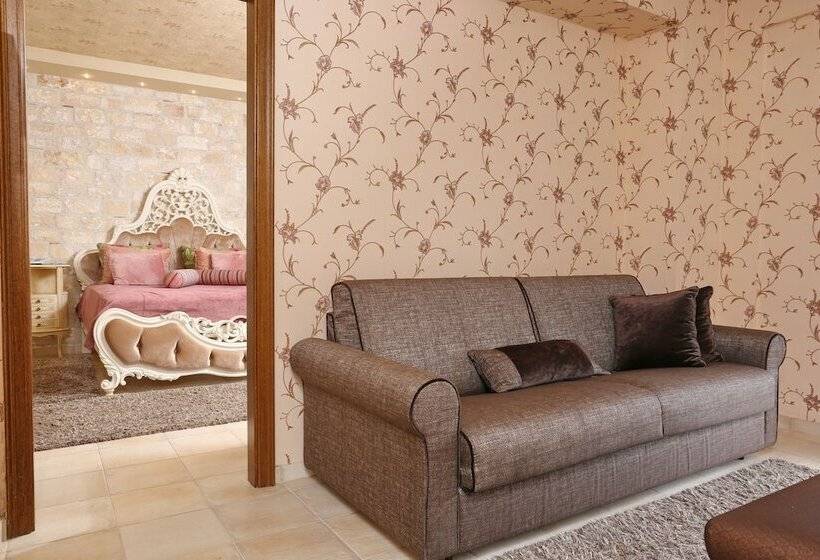 סוויטה משפחתית, Achtis