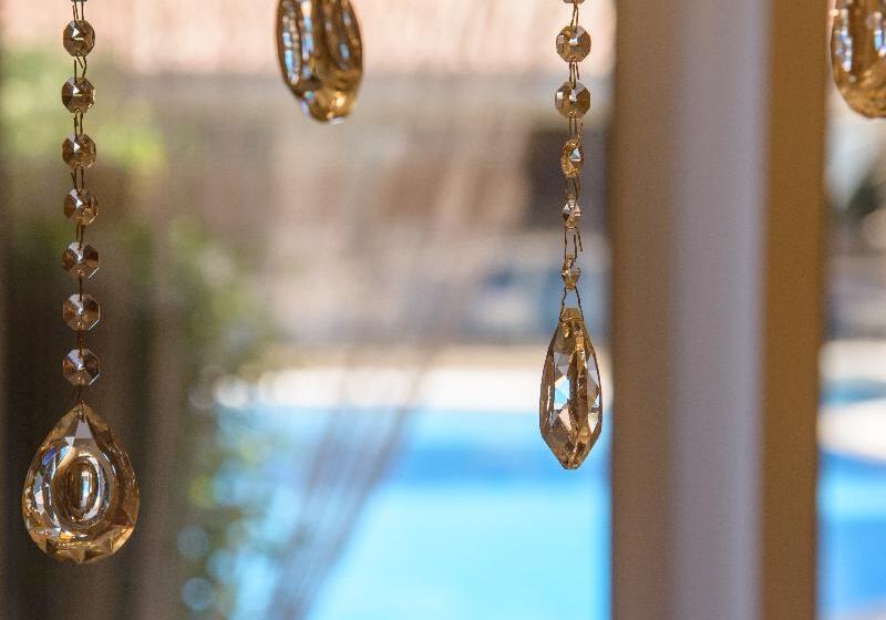 חדר משפחתי, Achtis