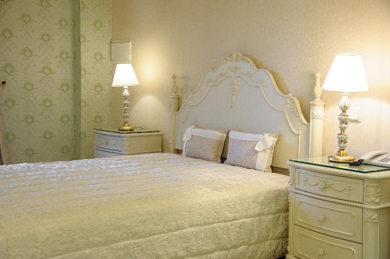 חדר סטנדרט, Achtis