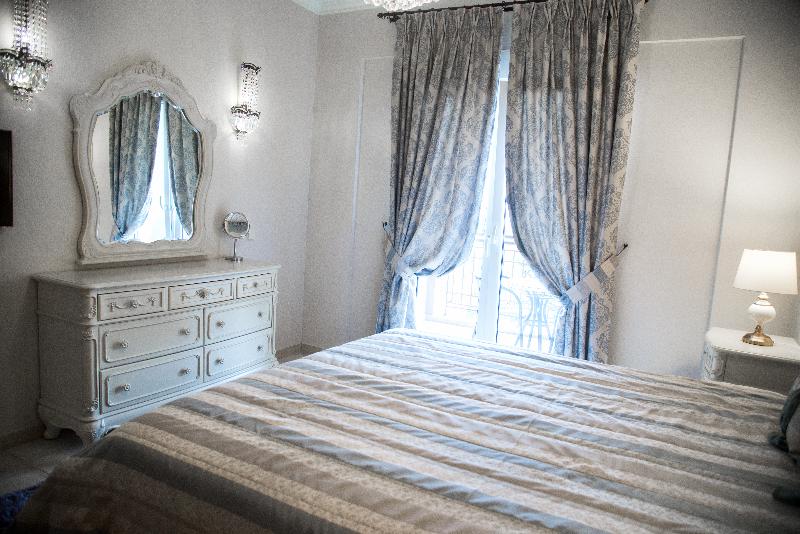 Quarto Estandar, Achtis