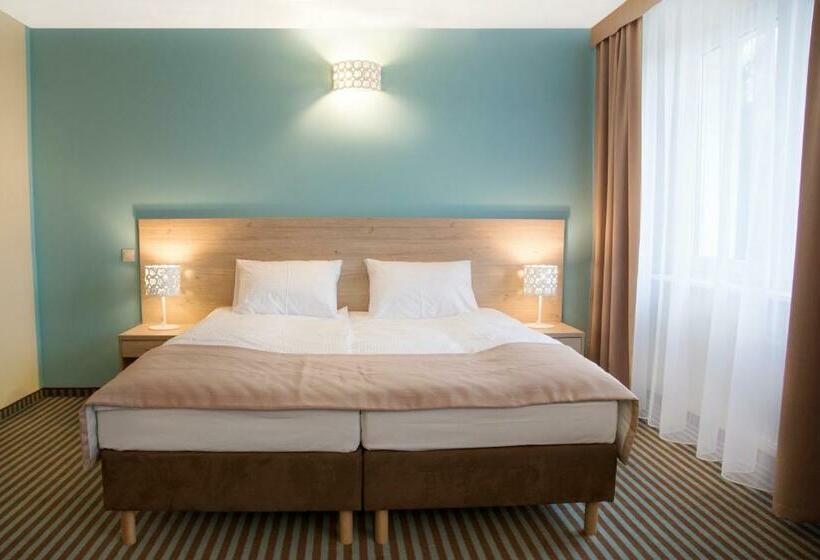 غرفة ديلوكس, Amelia