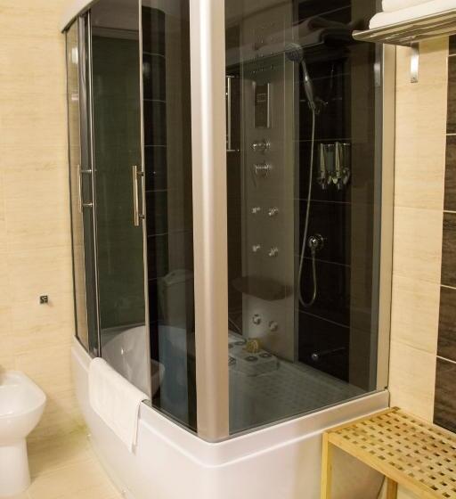 جناح كلاسيكي, Amelia